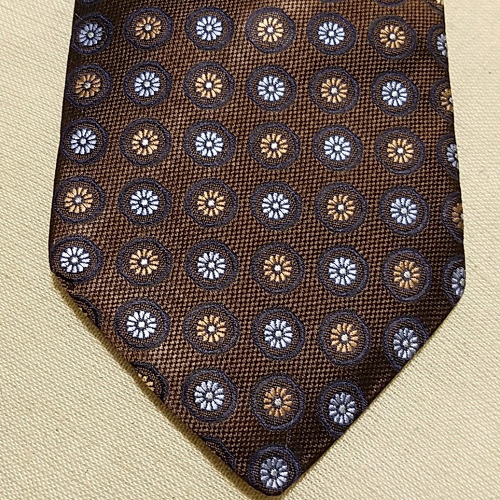 IKE behar tie